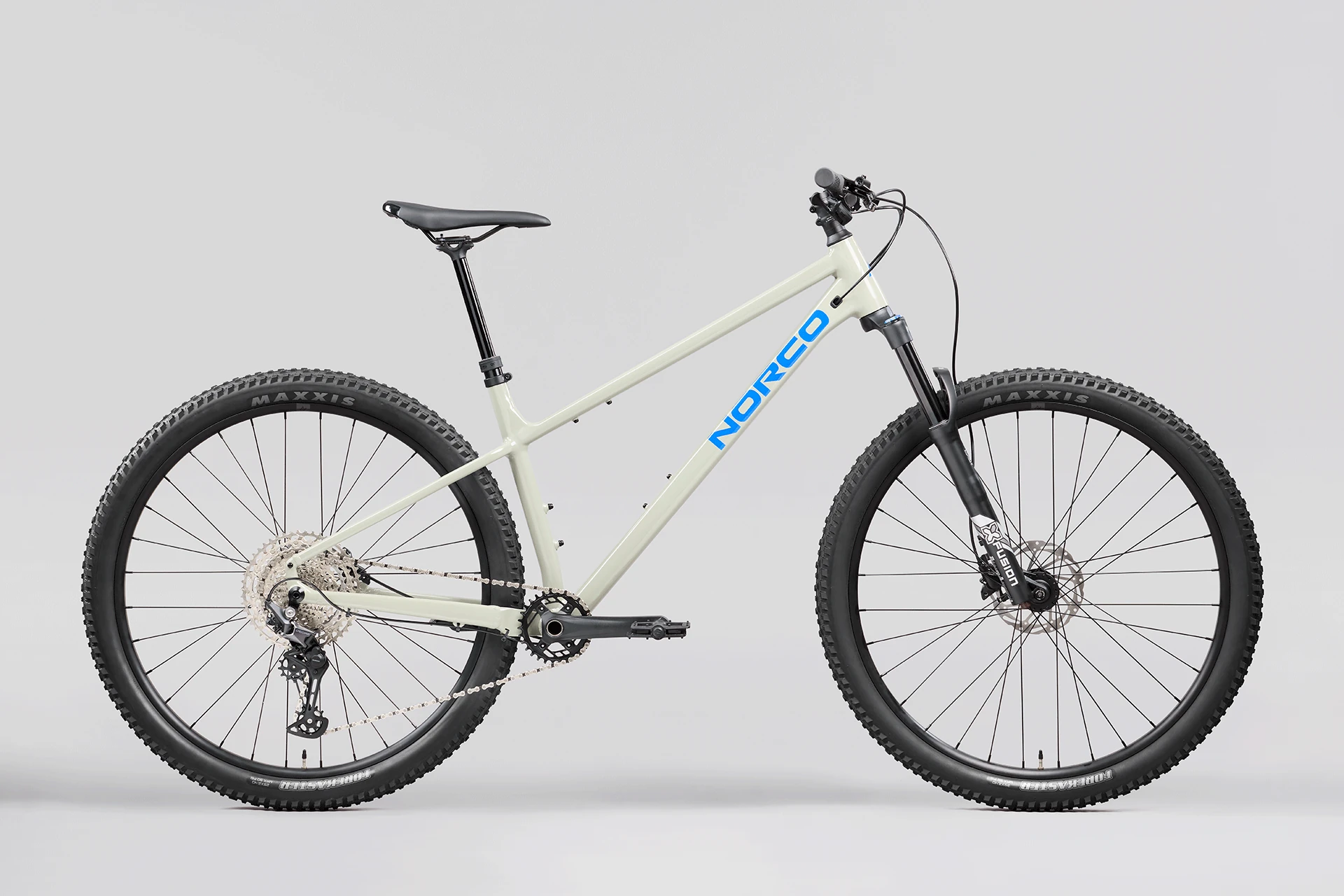 BICI NORCO CHARGER A2 2027 GRIS ASH R29 - Imagen 2